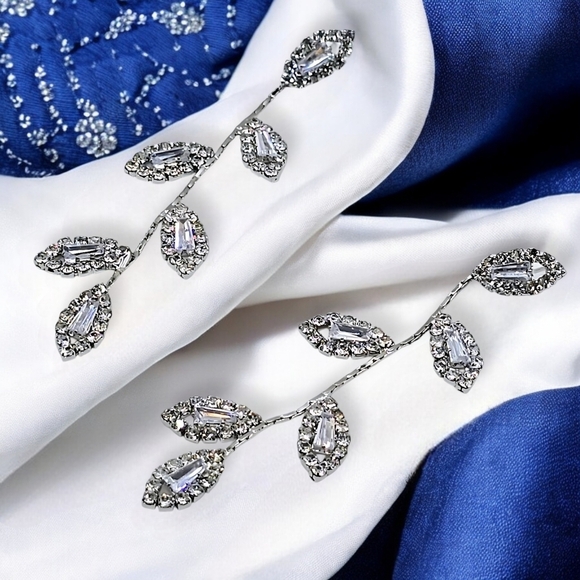 🆕️Glamorous Silver-Plated Sparkling Cubic Zirconia Leaf Dangle Earrings ✨️🍃 - Picture 1 of 14